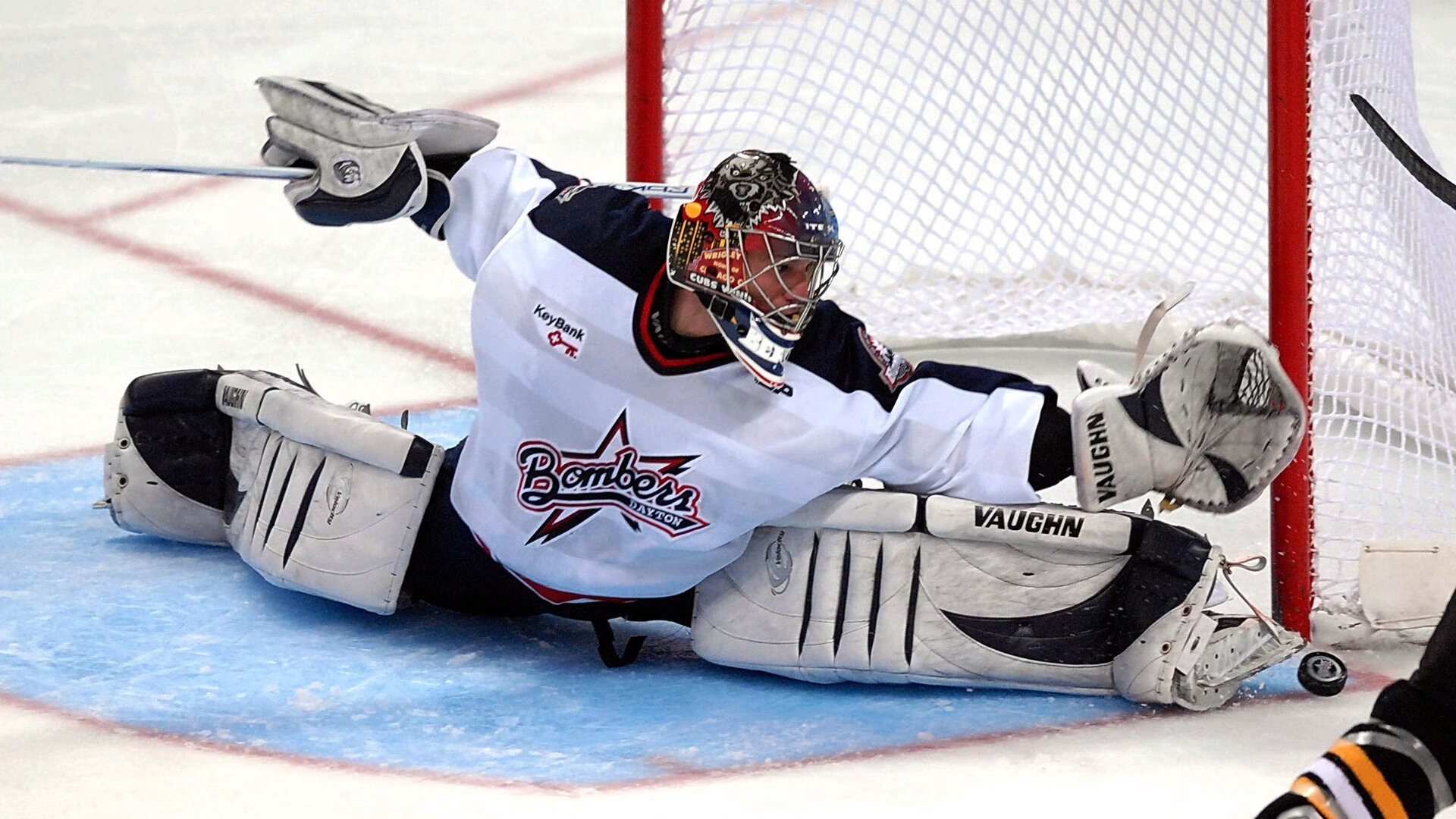 国际帆船赛巅峰对决，强风激浪中勇者胜